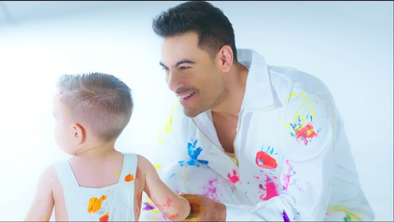 Carlos Rivera, presenta en video a su hijo León.